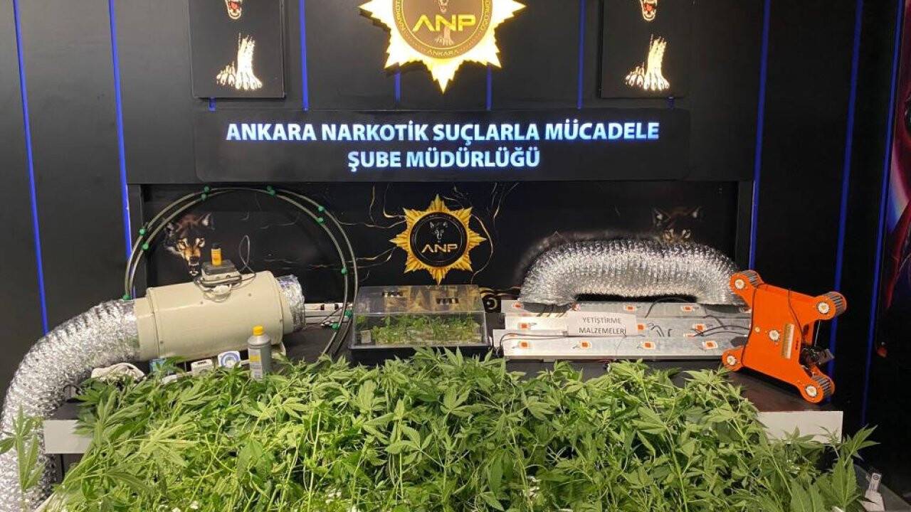 Evinde uyuşturucu imal eden kişi operasyonla yakalandı