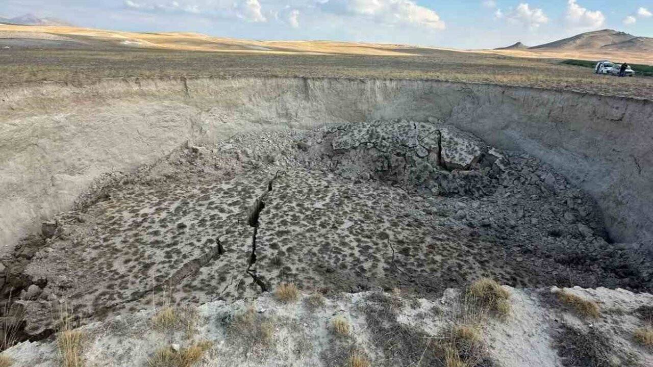 Konya’da yeni bir dev obruk daha! 100 metre oldu