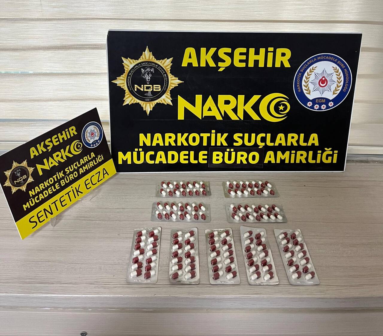 Konya'da dur ihtarına uymayarak kaçan araçta uyuşturucu hap ele geçirildi