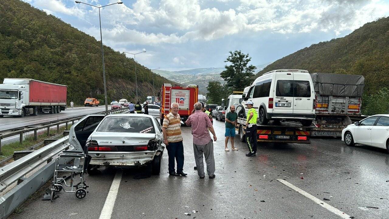 Samsun'da zincirleme trafik kazası: 6 yaralı