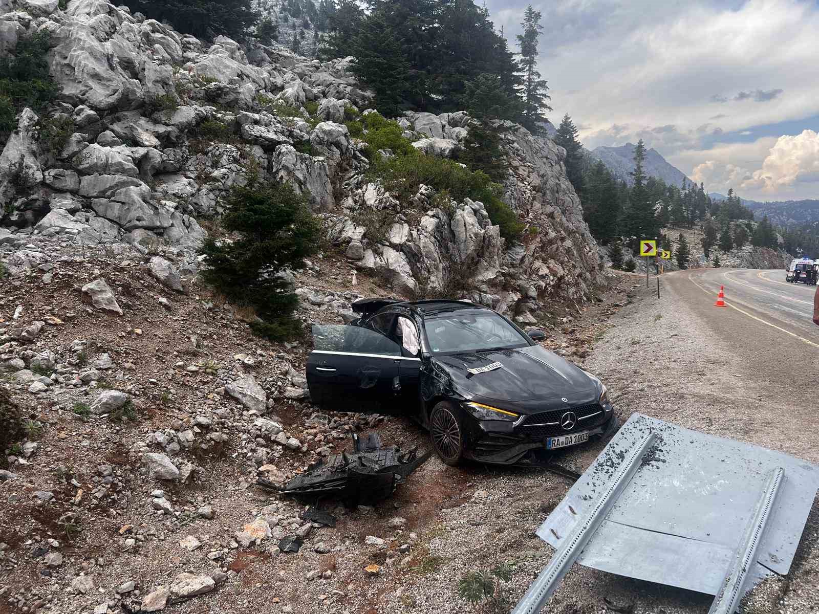 Antalya’da 4 araçlı zincirleme kaza: 5 yaralı