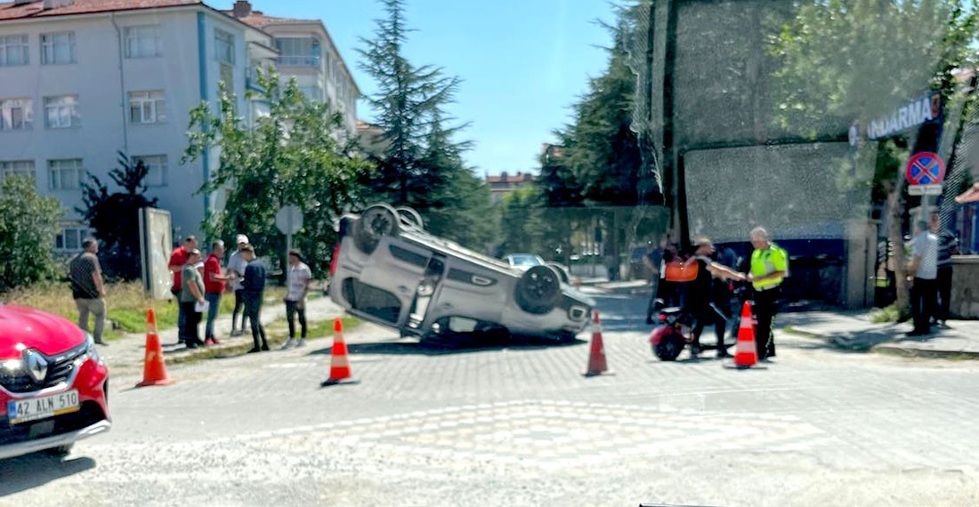 Konya'da kaza: Takla atarak ters döndü