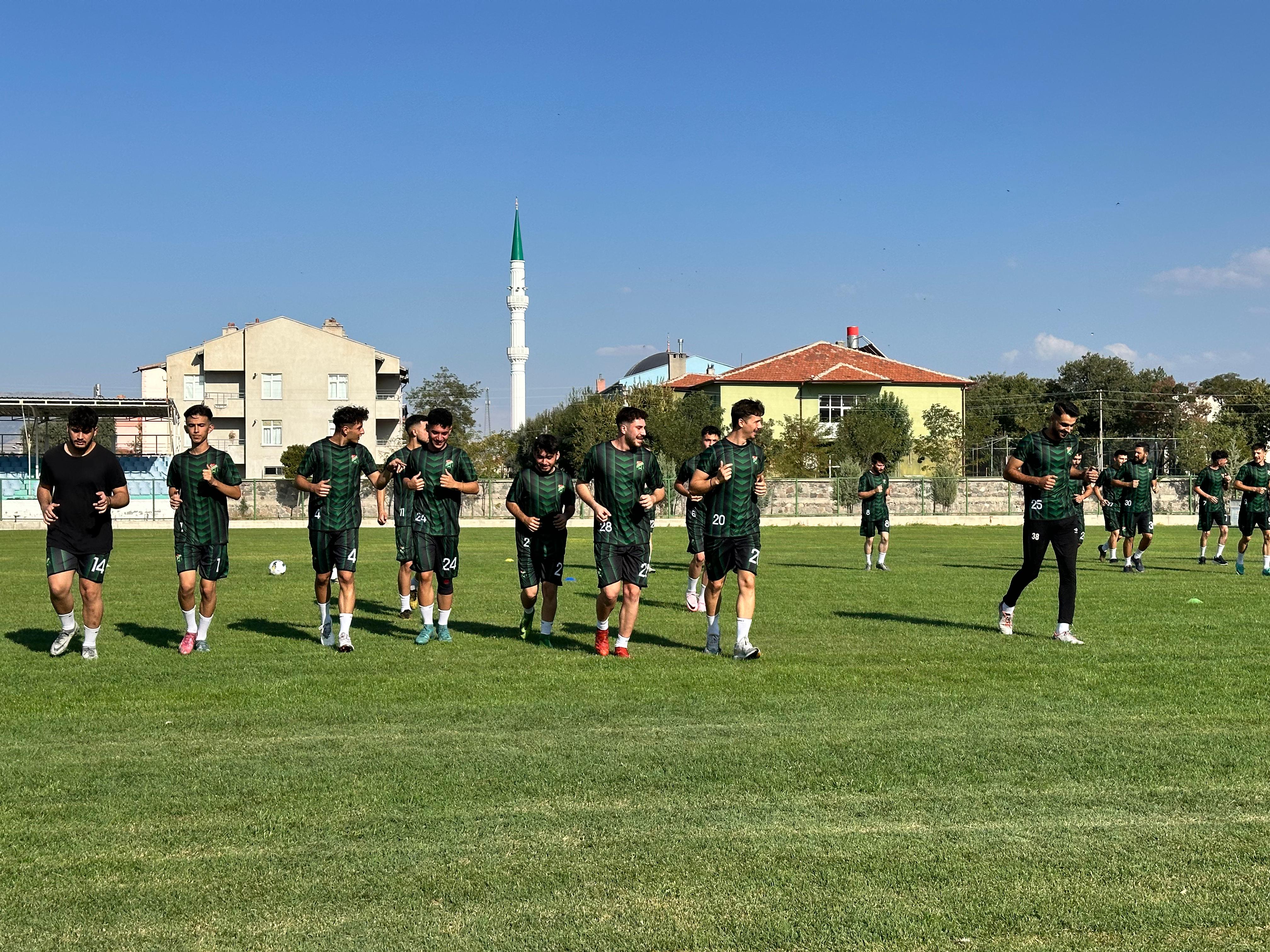 Karapınar Belediyespor sahaya indi