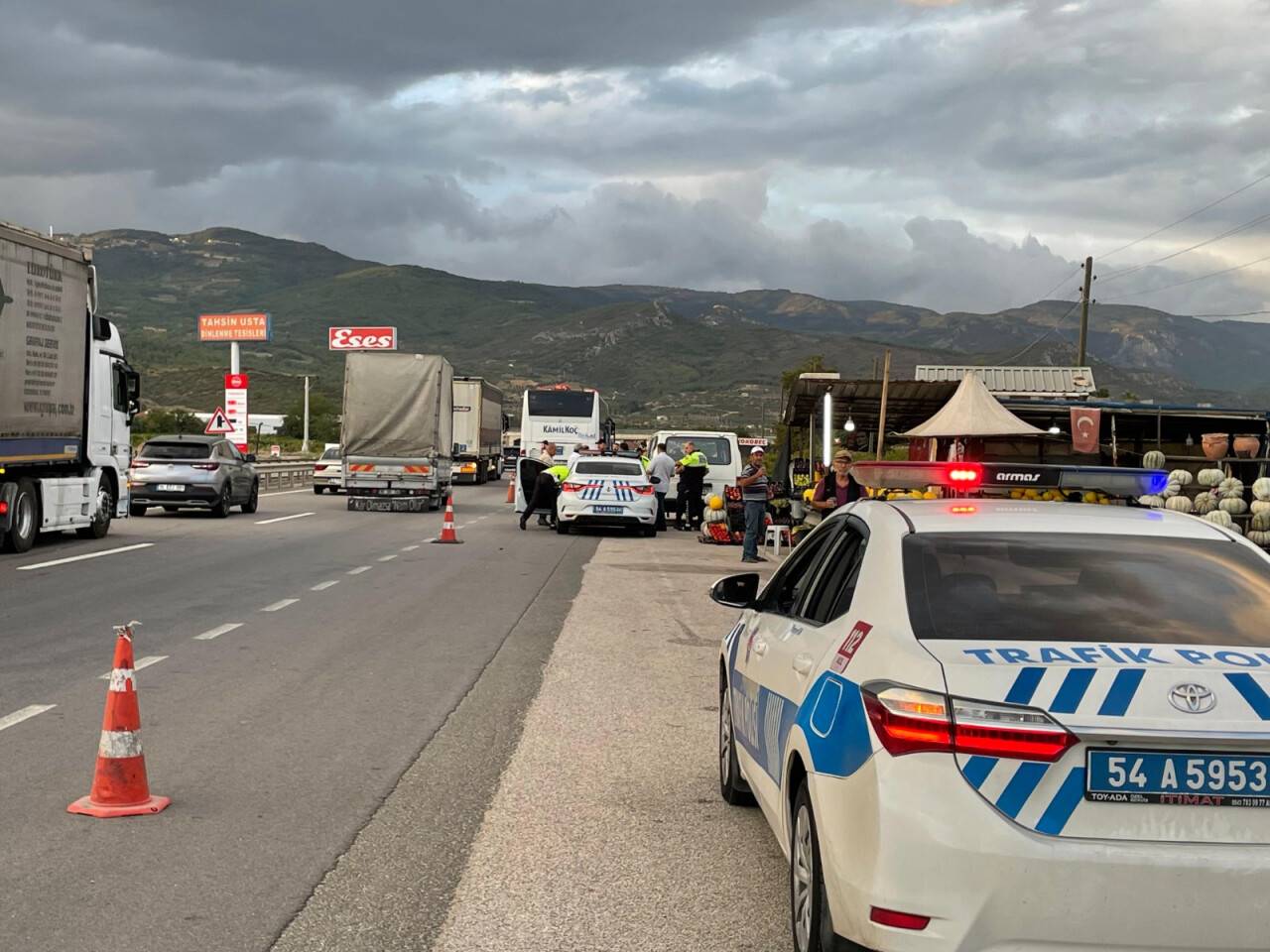 Yolcu otobüsü ile  otomobil çarpıştı!