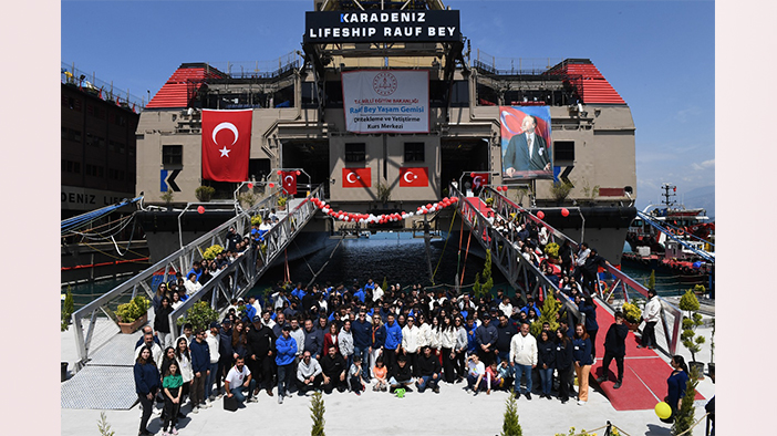 "Yüzen Okul"da ilk ders yapıldı