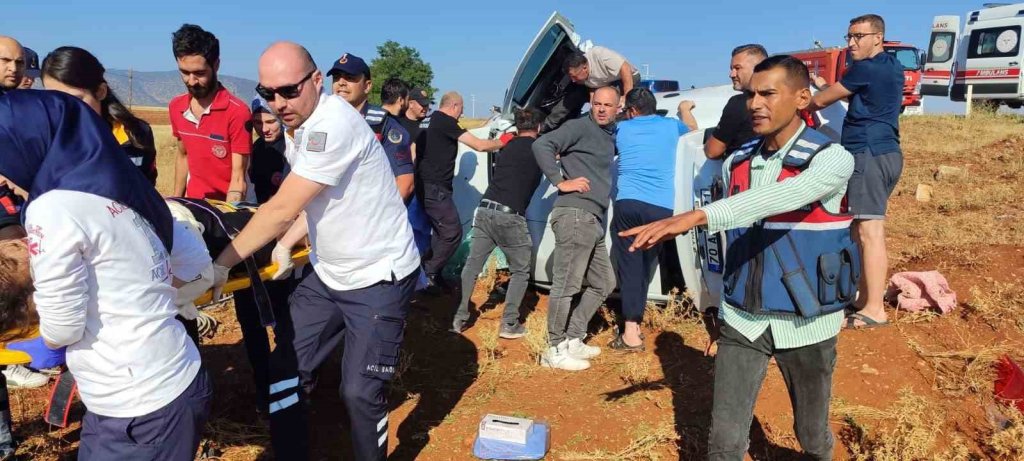 Otomobil şarampole uçup takla attı!