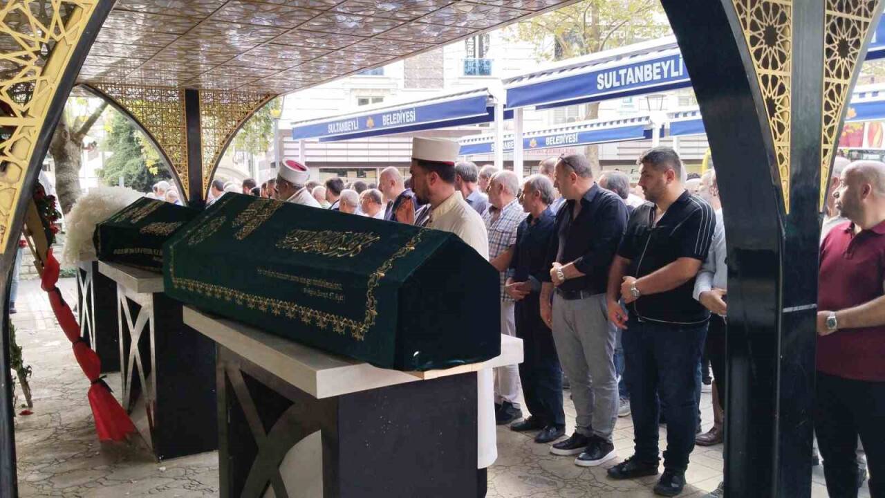 1 TL  için öldürülen baba ve kız toprağa verildi