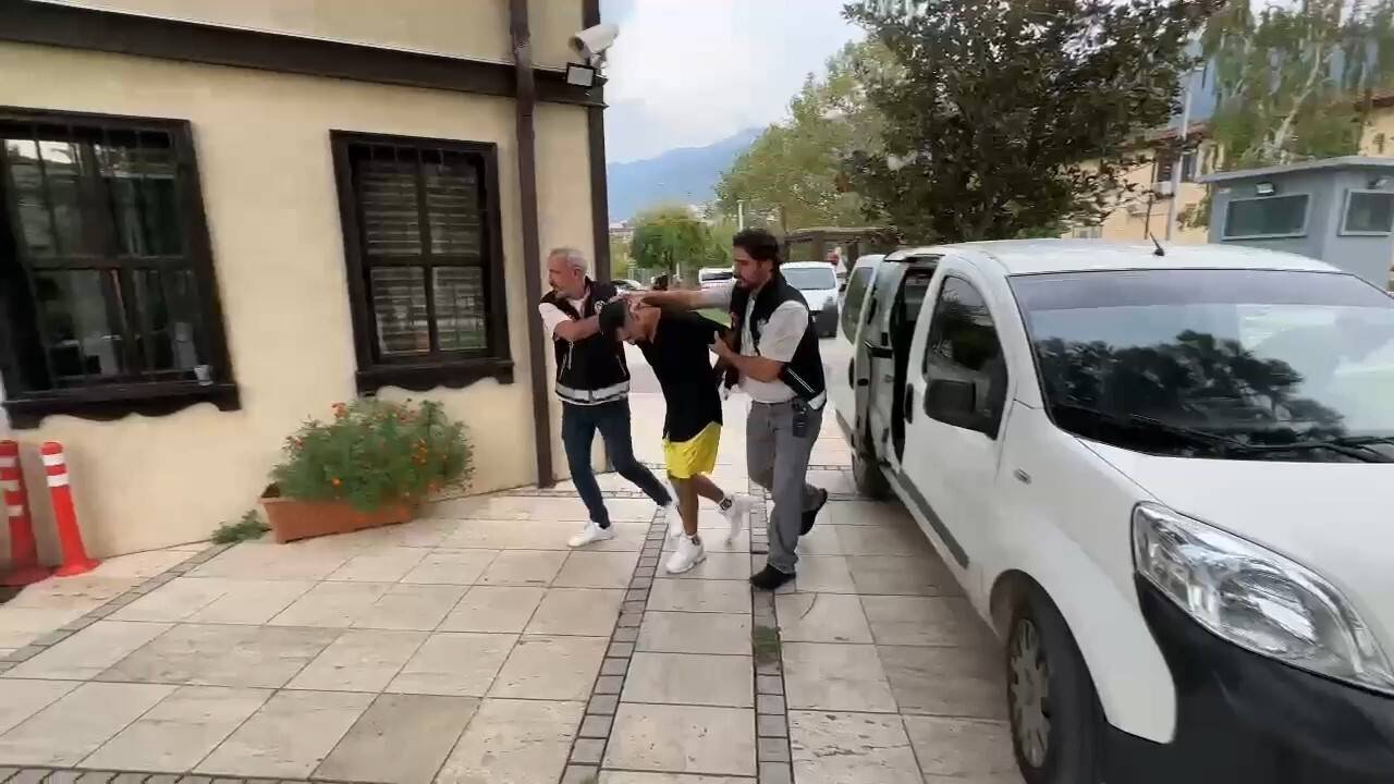 Suç makinesinden polislere ilginç savunma: “Maymun çiçeğine yakalandım size de bulaşır”