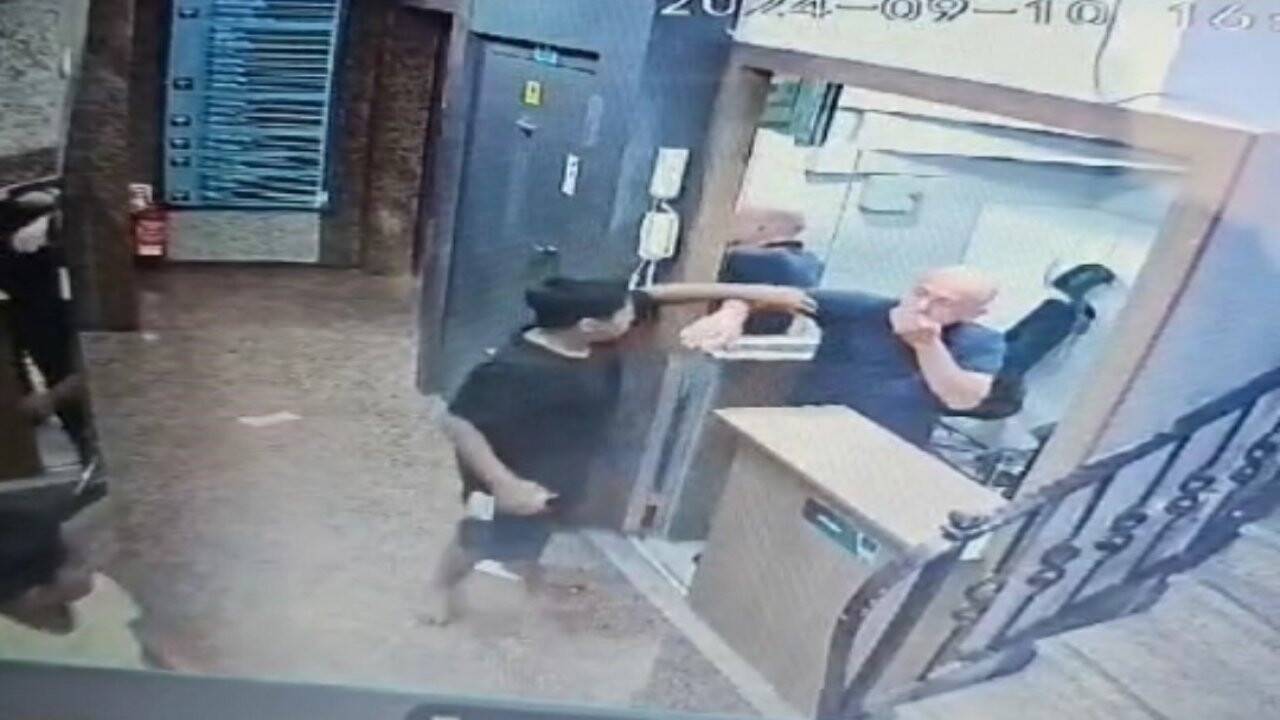 Madde kullanan 3 çocuk hasta karşılama personelini darp etti