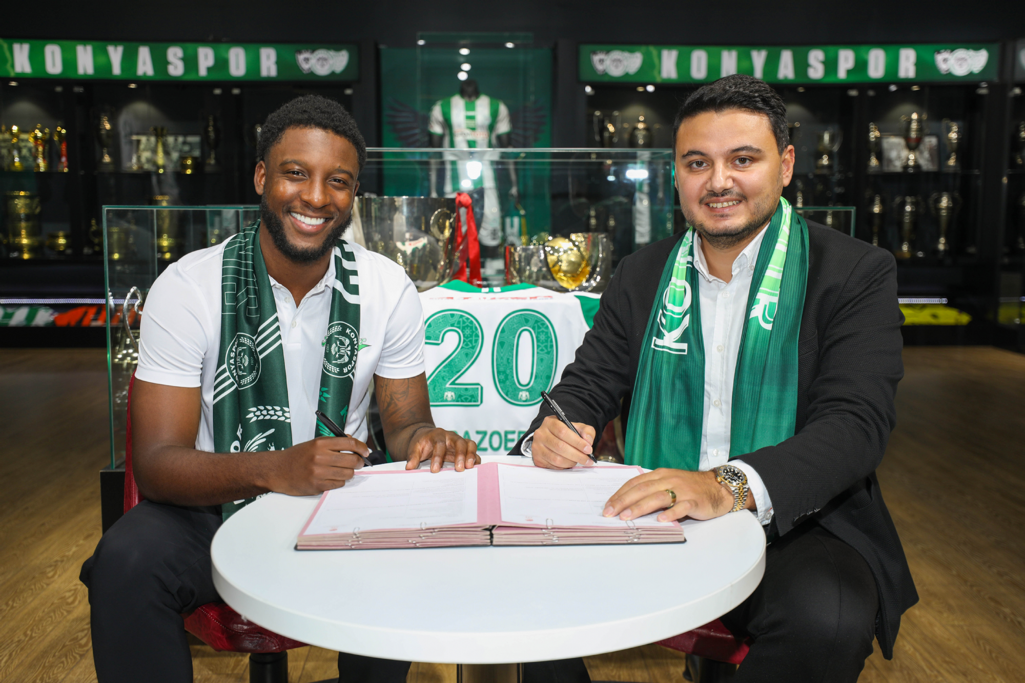 Riechedly Bazoer resmen Konyaspor'da! Sinematik "tanıtım" videosu