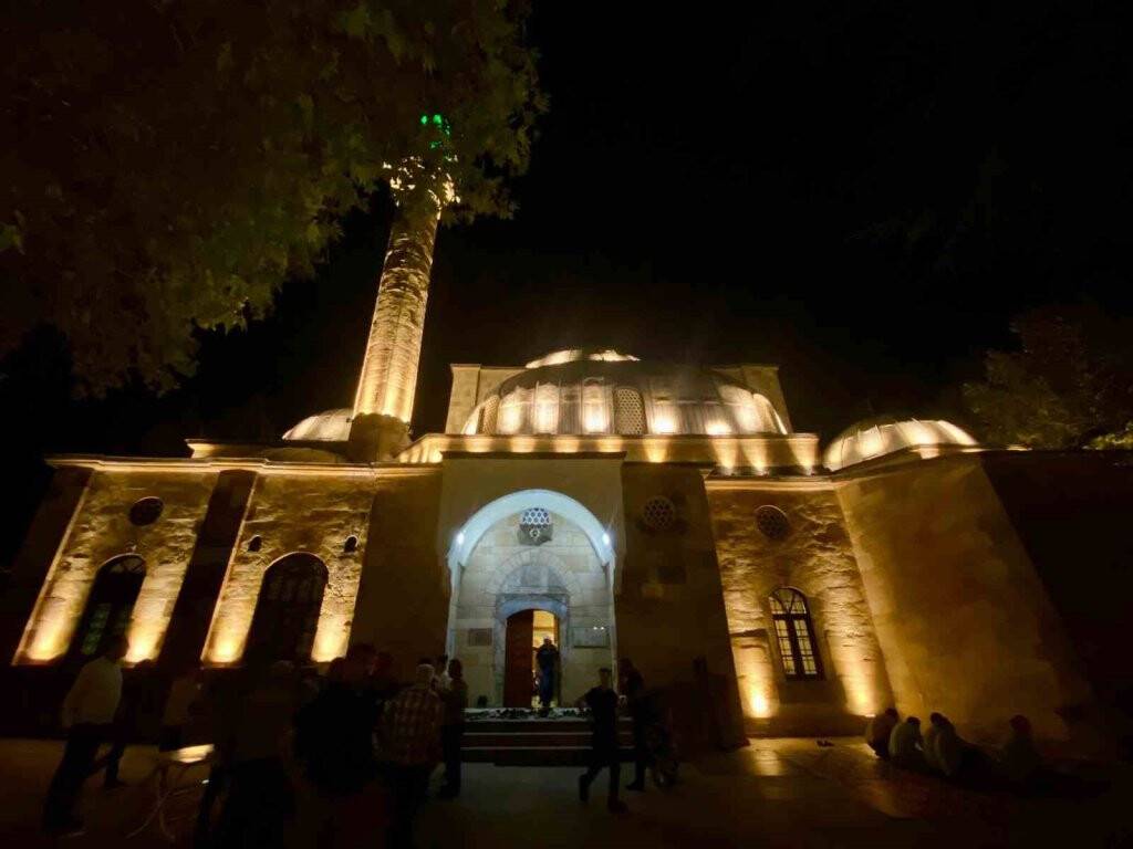 466 yıllık camide Mevlid Kandili idrak edildi