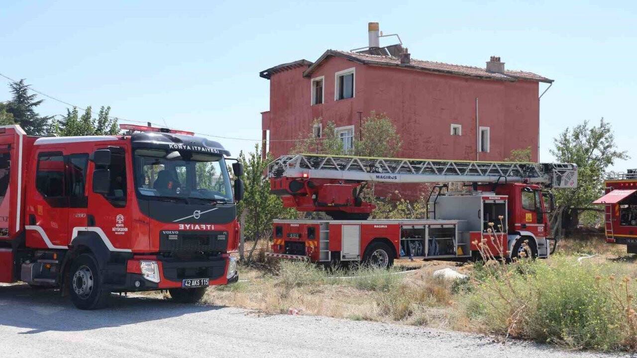 Konya’da binanın çatı katında yangın
