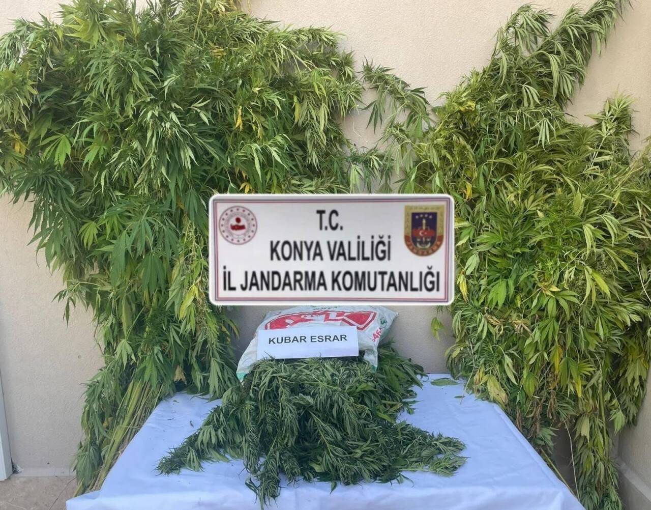 Konya'da uyuşturucu tacirlerine geçit yok! 2 gözaltı