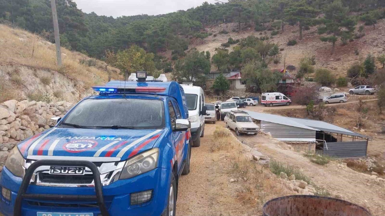 Mersin Mut'da komşu katliamı: Tartıştığı komşusundan 3 kişiyi tüfekle öldürdü!