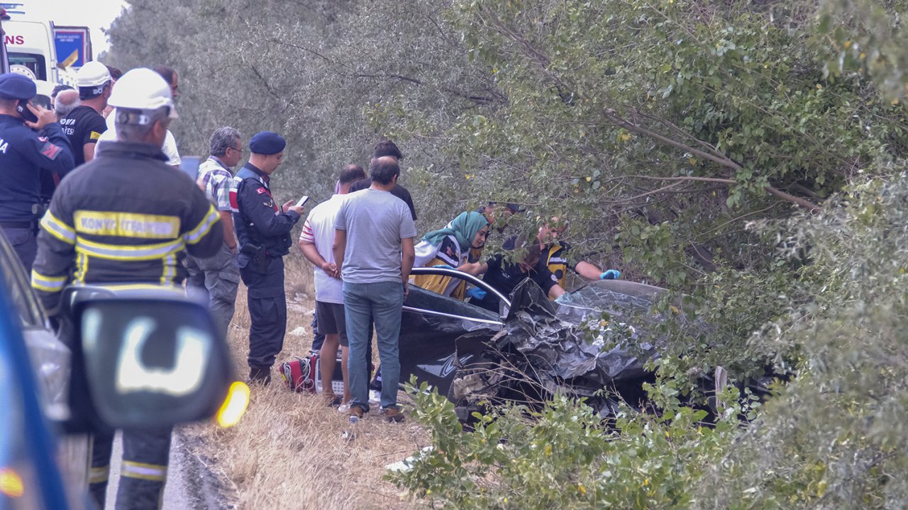 Konya'da otomobil şarampole devrildi: 1 ölü,1 yaralı