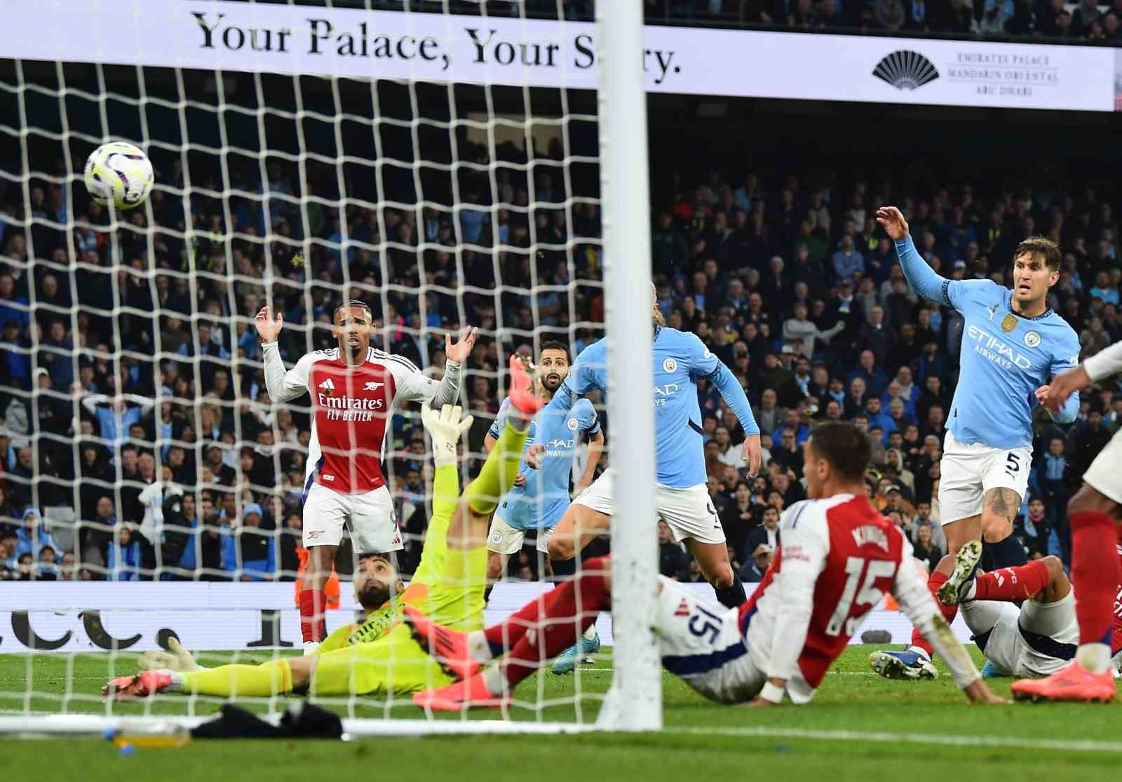 Manchester City, Arsenal karşısında son dakikada 1 puan aldı