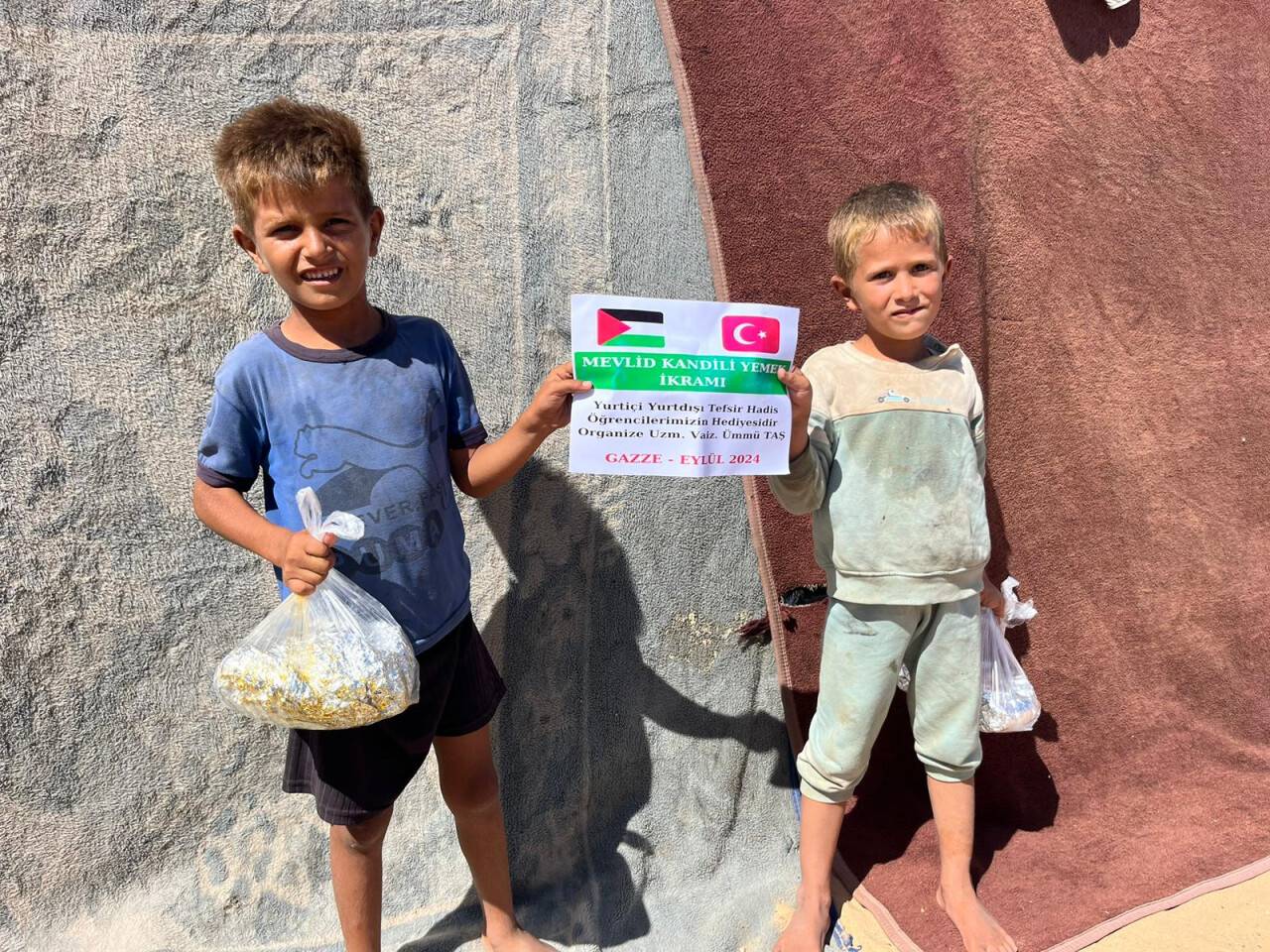 Mevlid Kandilinde Gazzelilerin yüzü güldü