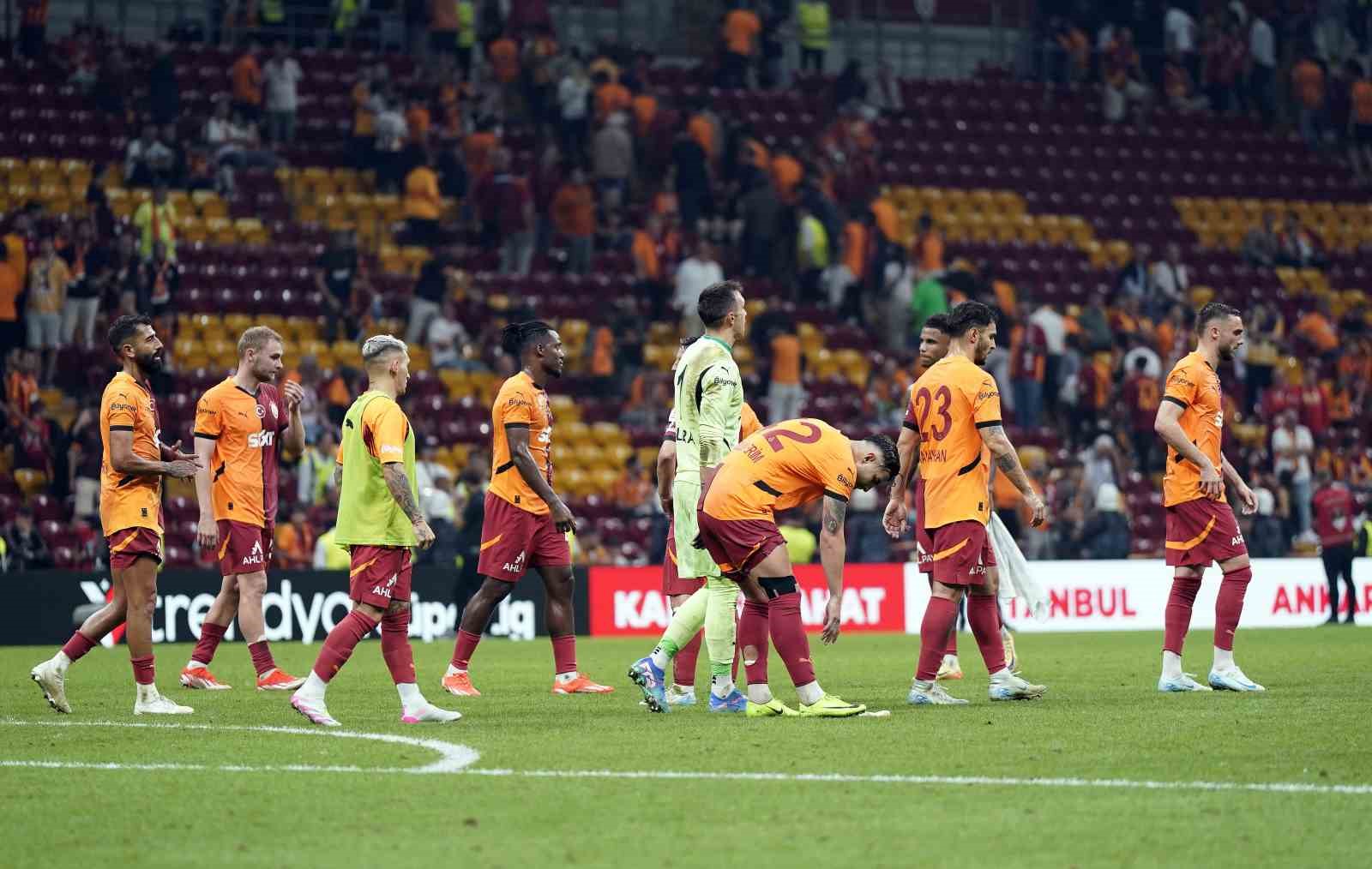 Galatasaray, ilk kez puan kaydetti