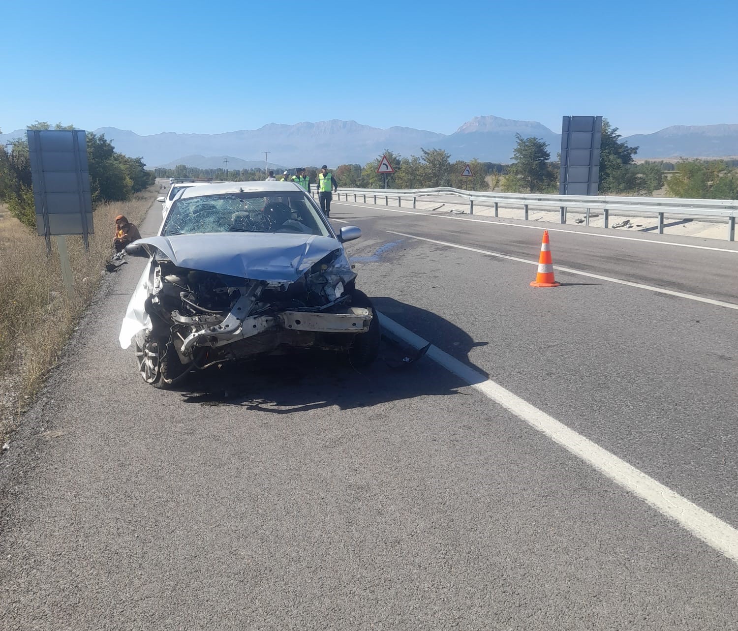 Seydişehir'de kaza: Lastiği patladı, 2 yaralı