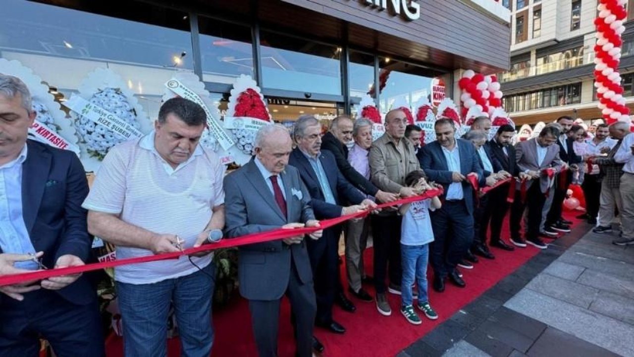 Burger King açılışına katılan AK Parti'lilere tepkiler sürüyor