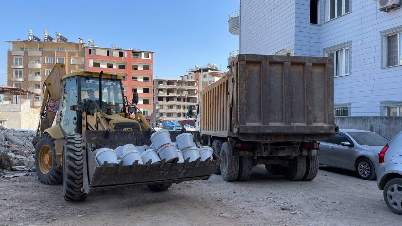 İnsanlara satacaklardı: Sağlığa uygun olmayan 6 buçuk ton salça imha edildi