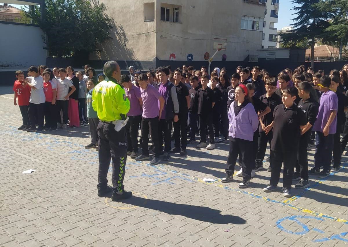 Konya'da okul geçit görevlileri sertifikalarını aldı