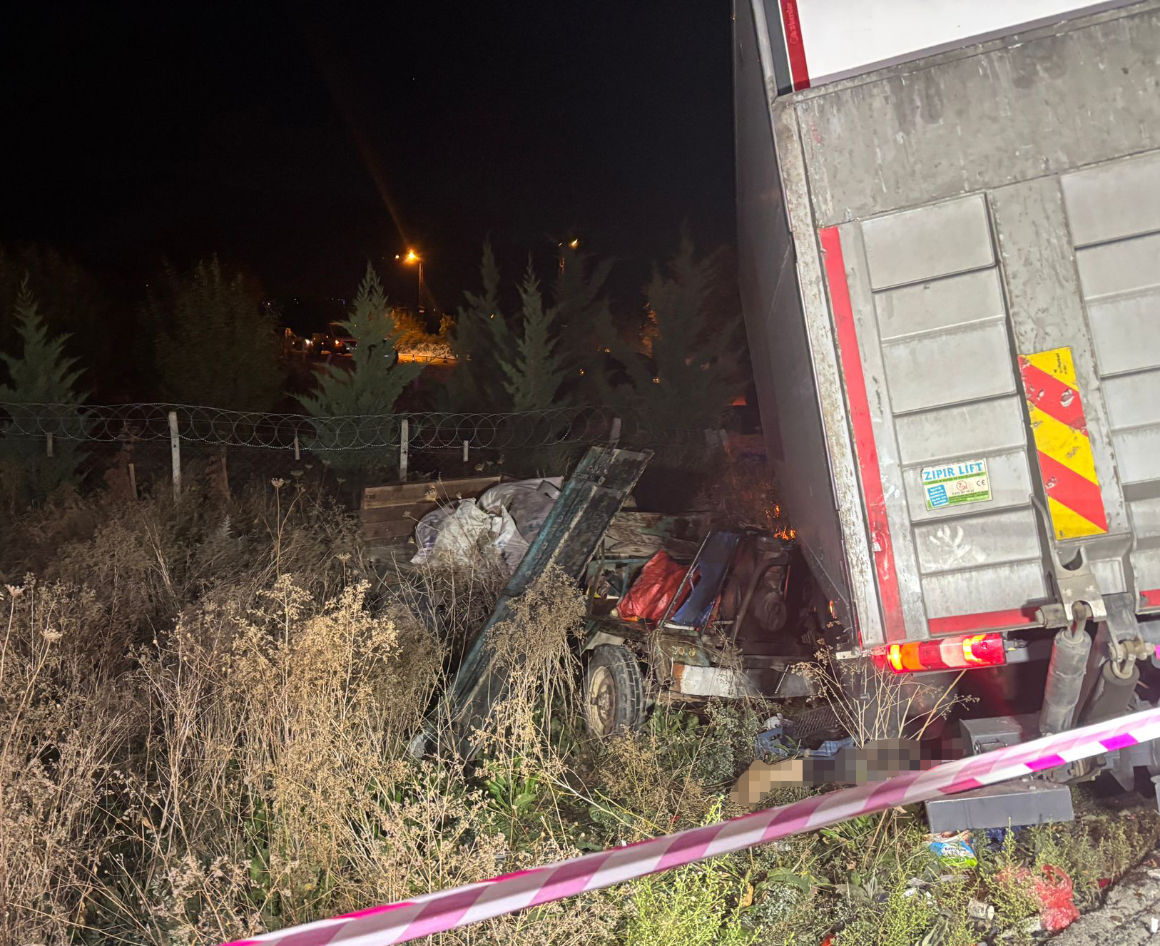 Konya'da TIR tarım aracıyla çarpıştı: 1 ölü, 1 yaralı