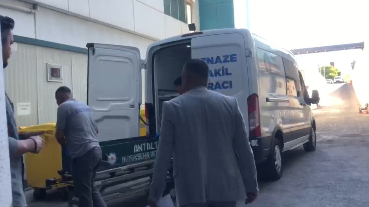 Antalya'da aldığı yumruk darbesiyle komalık olan çiçekçi hayatını kaybetti