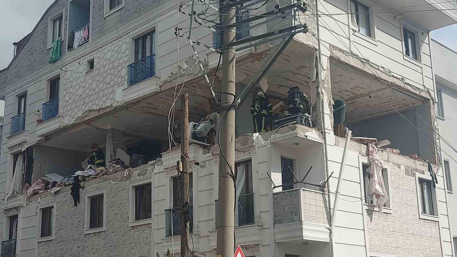 Doğal gaz patlaması: 7 yaralı, 3 bina, 6 otomobil hasar gördü