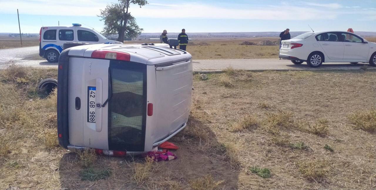 Konya'da kaza! Virajı alamayıp devrildi