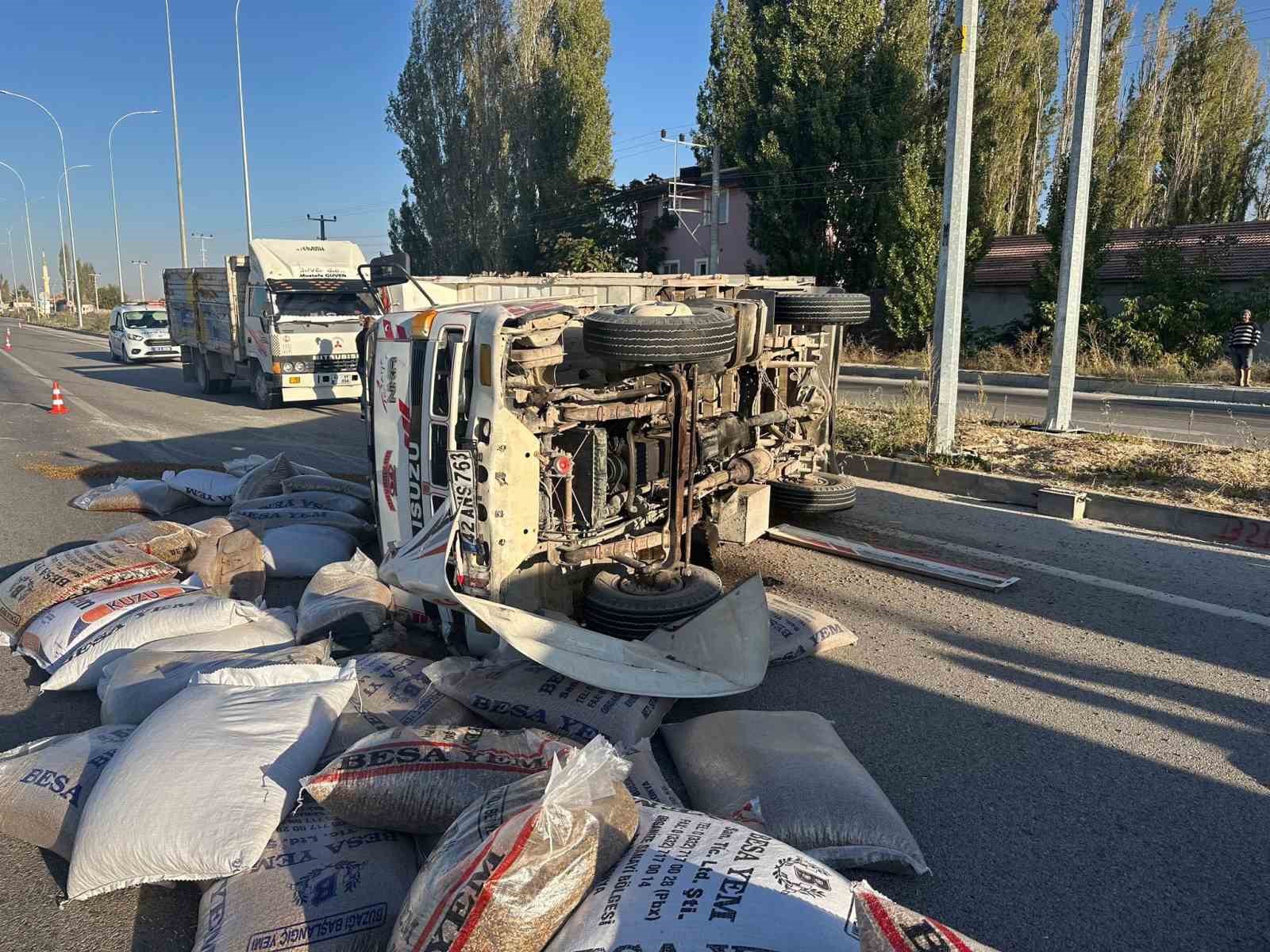 Konya’da kamyonetle hafif ticari araç çarpıştı: 3 yaralı