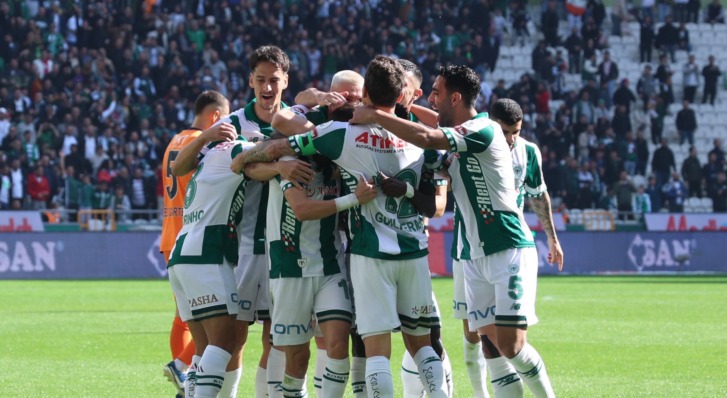 Konyaspor'un Başakşehir galibiyetinden kareler