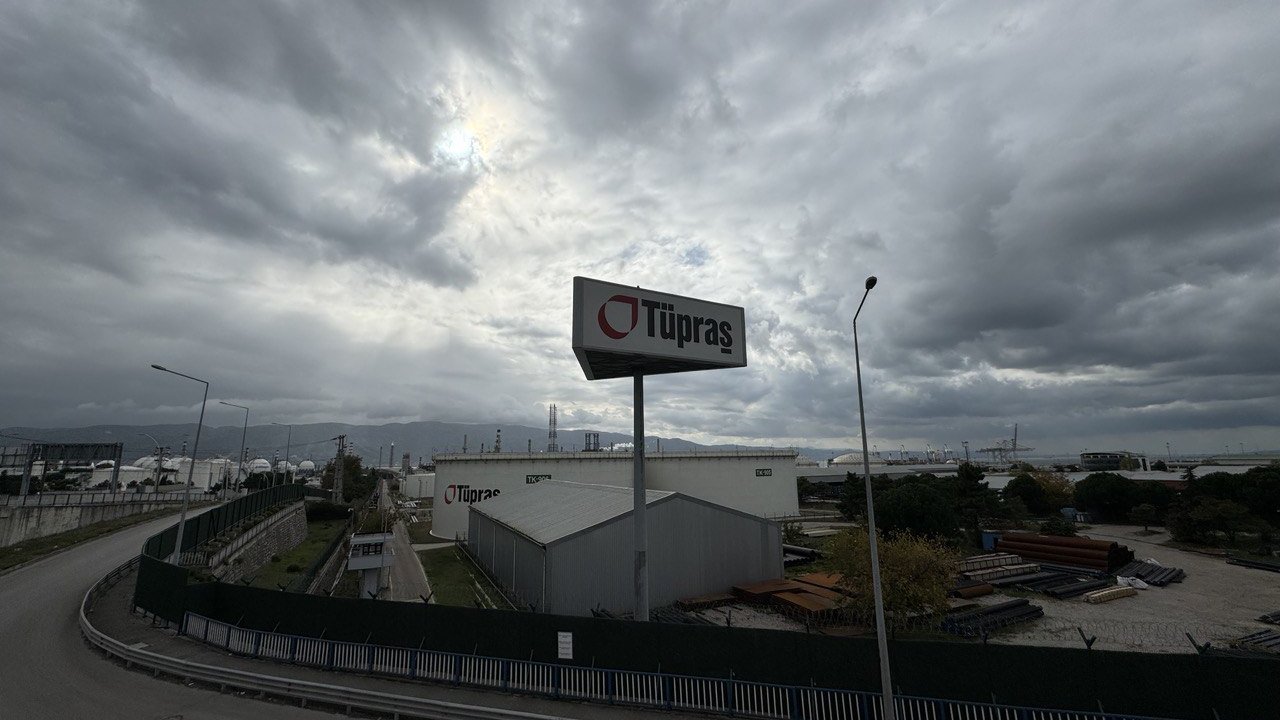 İzmit'teki TÜPRAŞ tesislerinde çıkan yangın kontrol altında