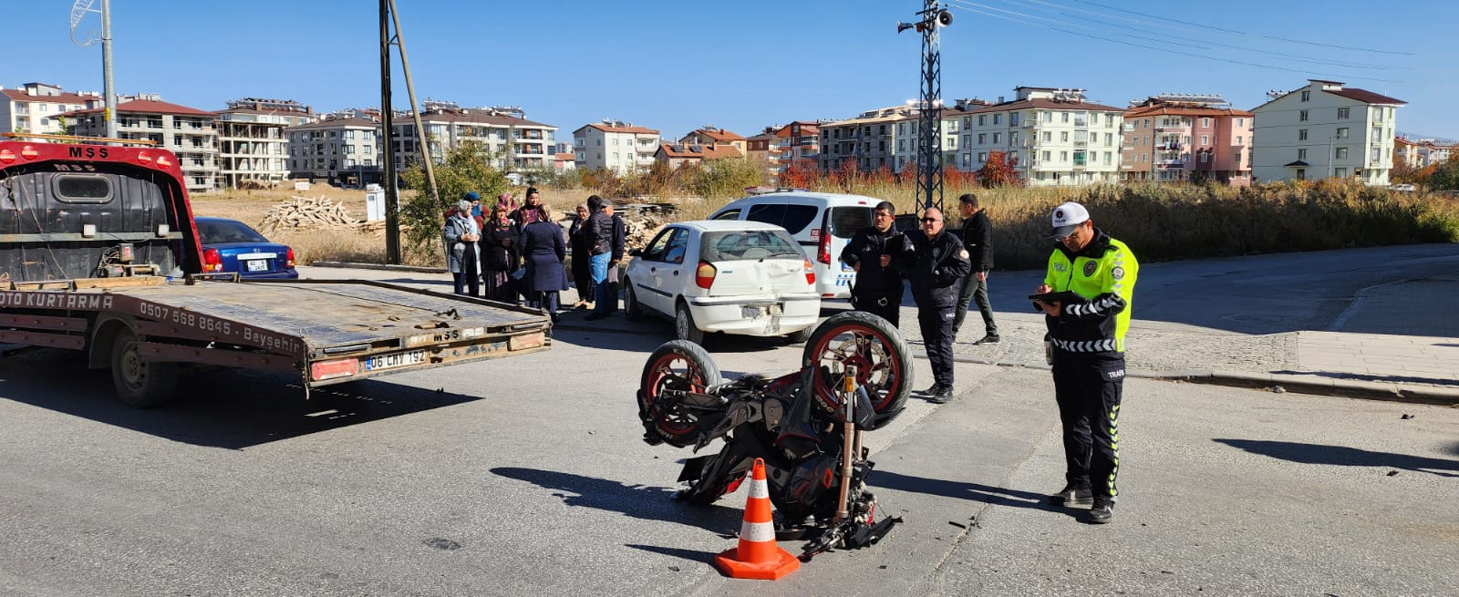 Konya'da otomobile çarpan motosikletin sürücüsü yaralandı