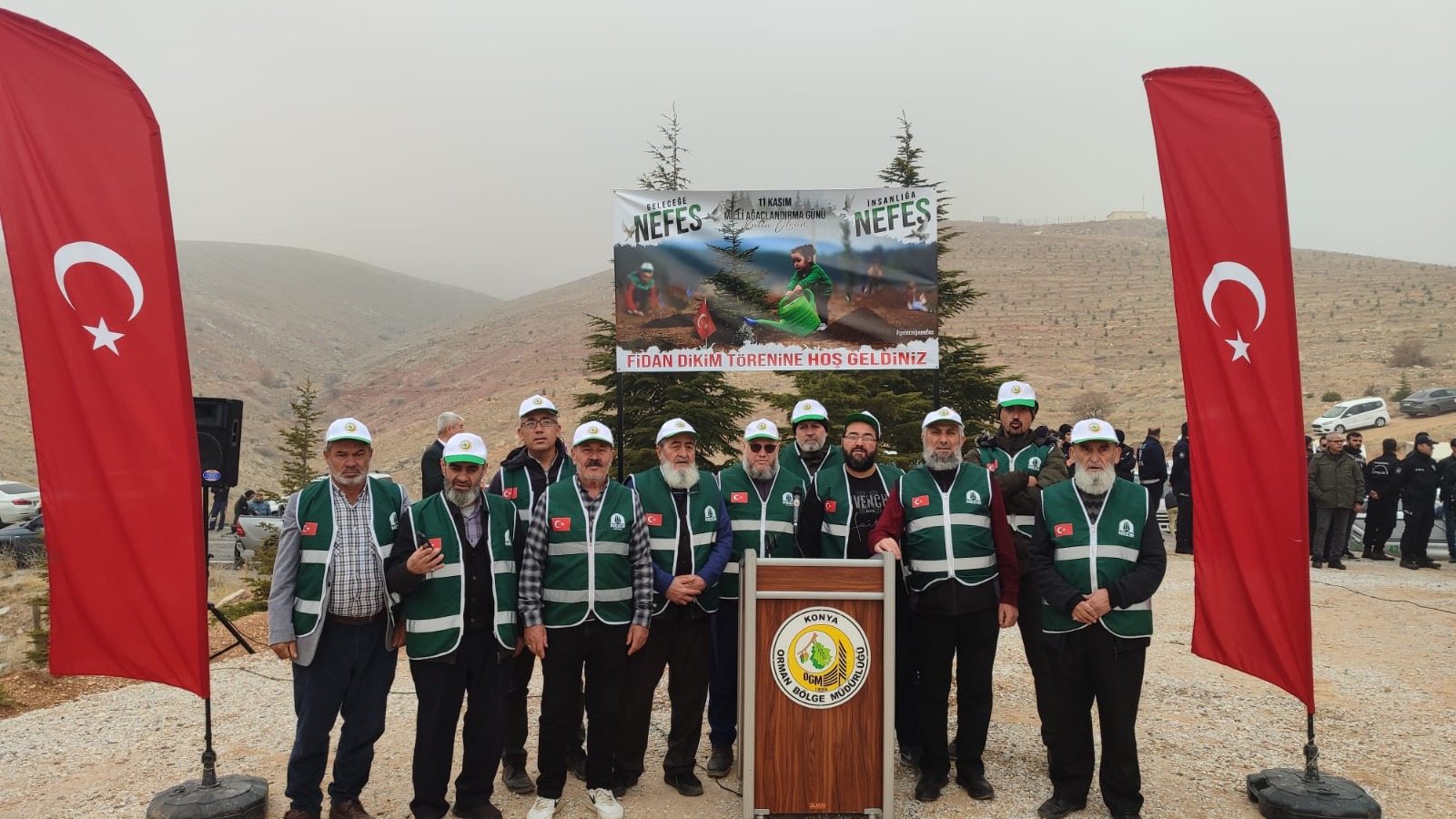 Konya Nezir Derneği gönüllüleri, fidanları toprakla buluşturdu