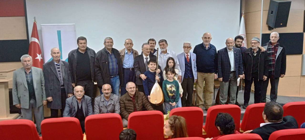 Öksüz Ozan için saygı gecesi