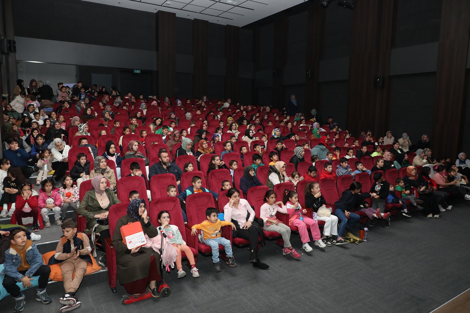 Binlerce çocuk ve aile, sinema keyfini birlikte yaşadı