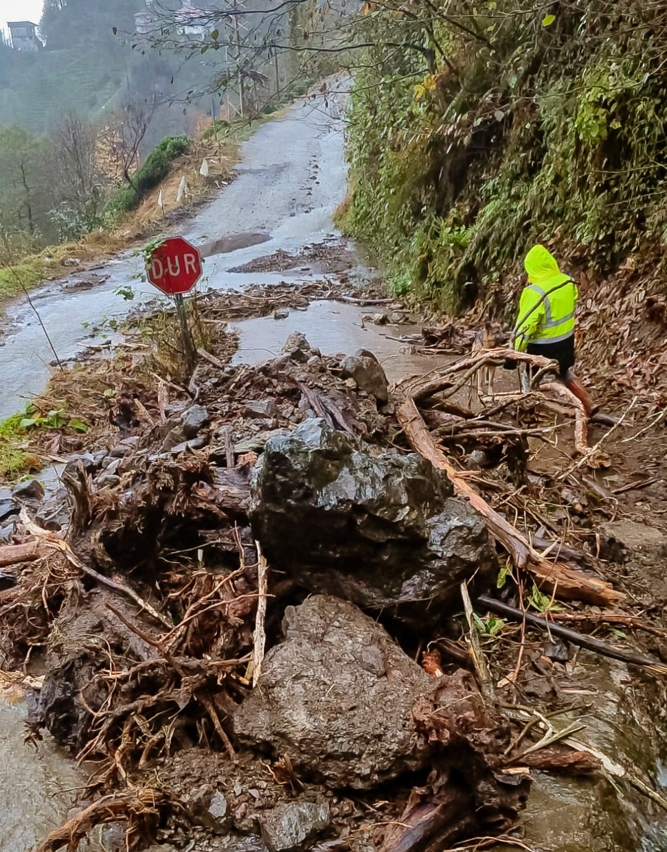 Rize'de toprak kayması: 1 ölü, 4 yaralı