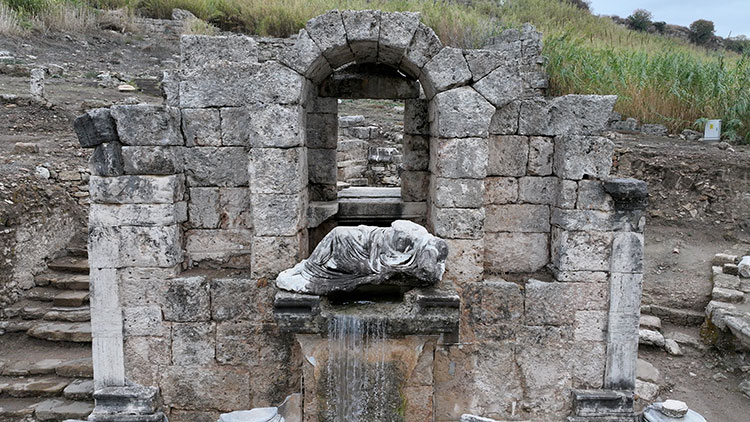 Bu çeşmeden 1800 yıl sonra su akmaya başladı