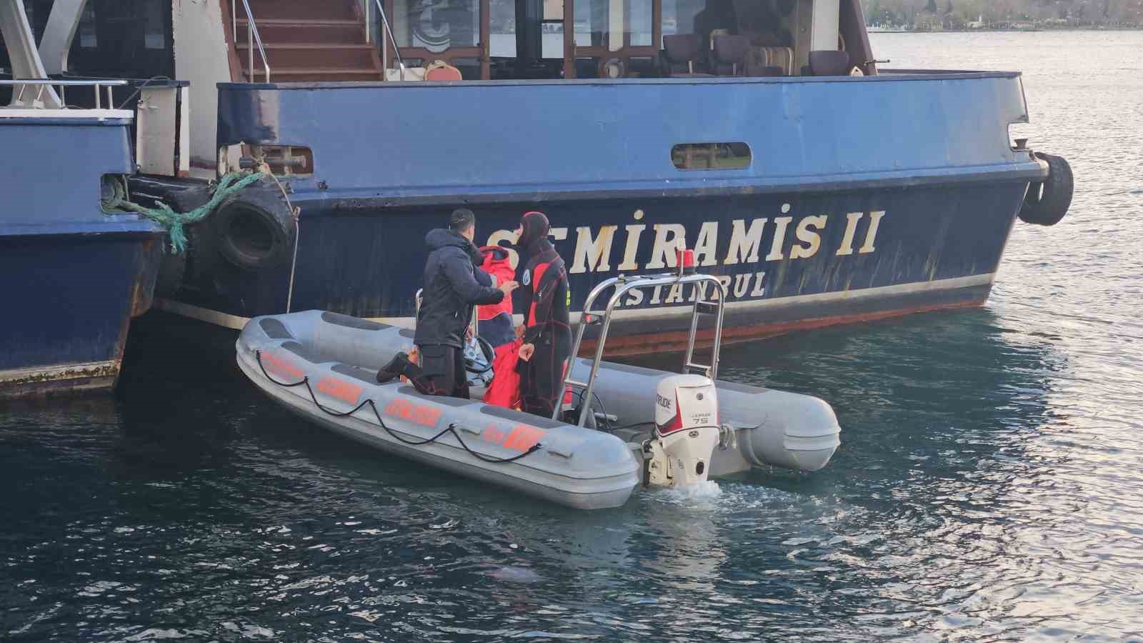 İstanbul'da  balık tutan  arkadaşlar denize düşüp kayboldu