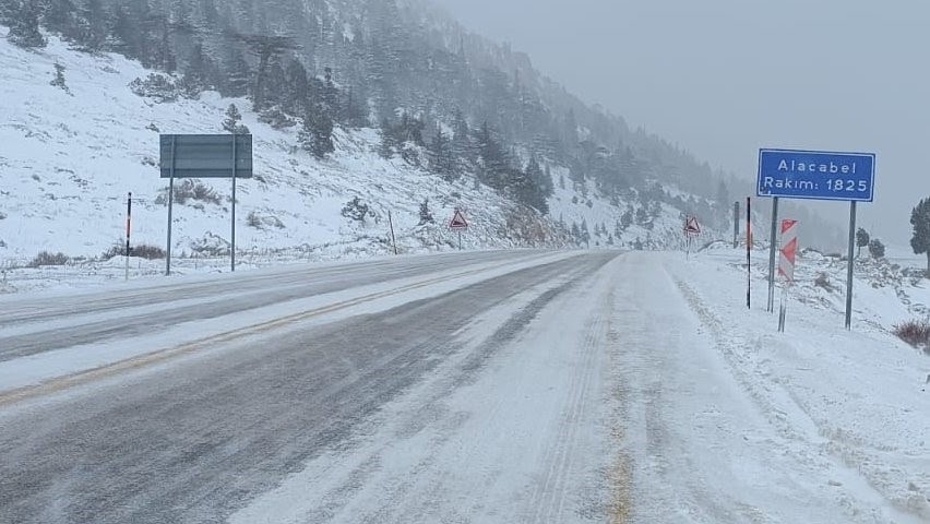 Antalya-Konya kara yolu TIR ve kamyon geçişine kapatıldı