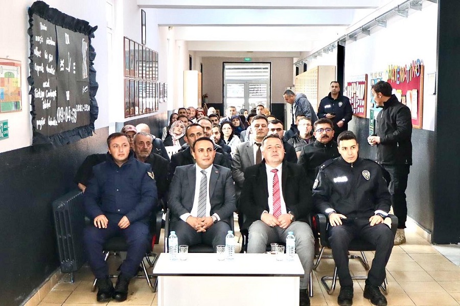 Yalıhüyük'te "En iyi narkotik polisi anne" semineri düzenlendi