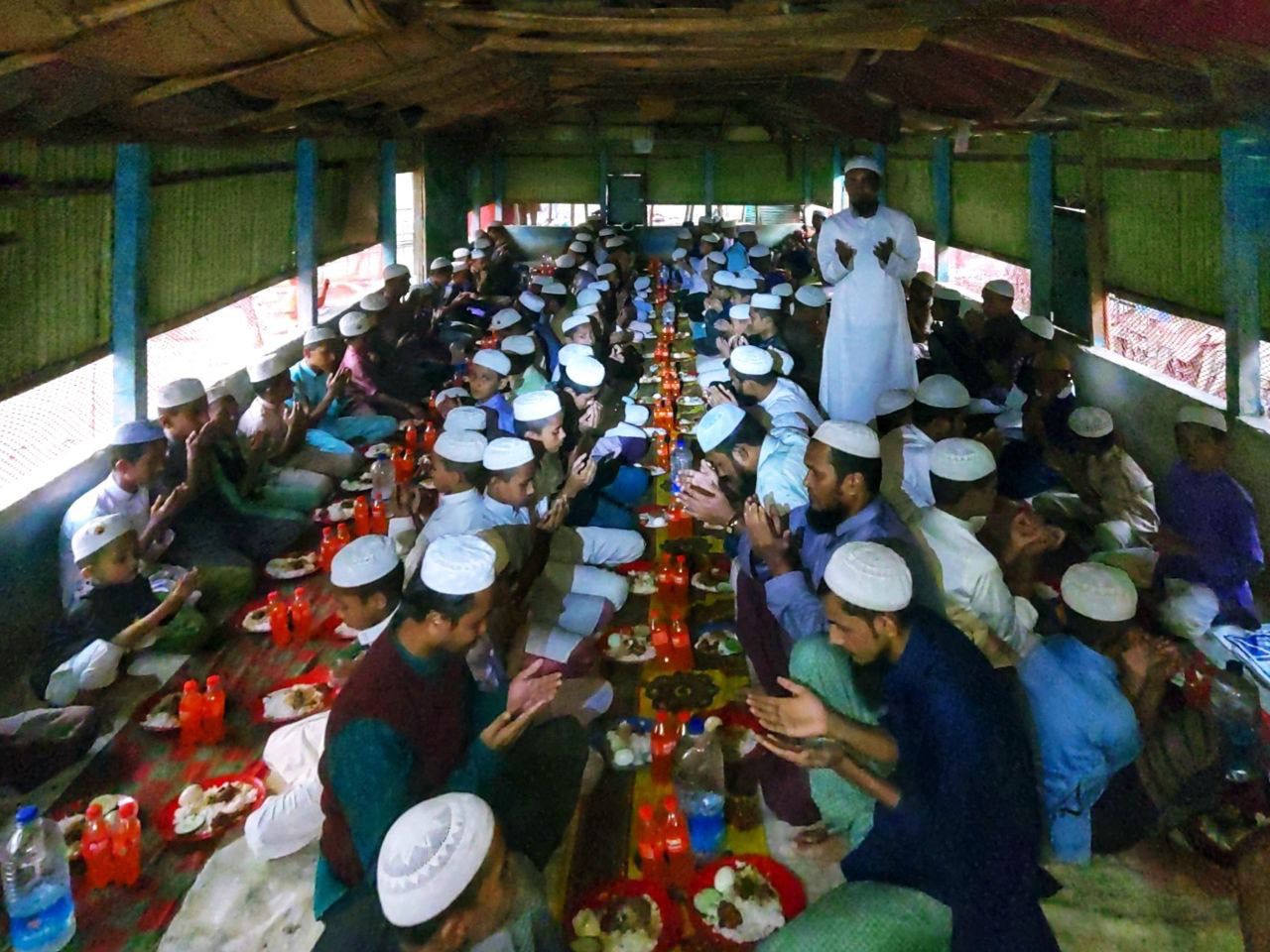 TYDV Konya’dan yetimlere yemek ikram