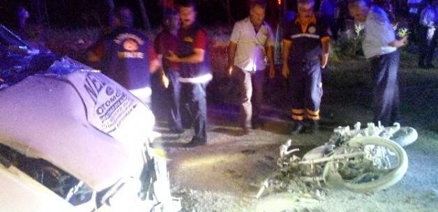 Kamyonetle motosiklet çarpıştı: 2 ölü