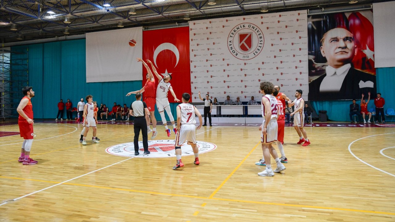 Konya'da basketbol grup maçları başladı