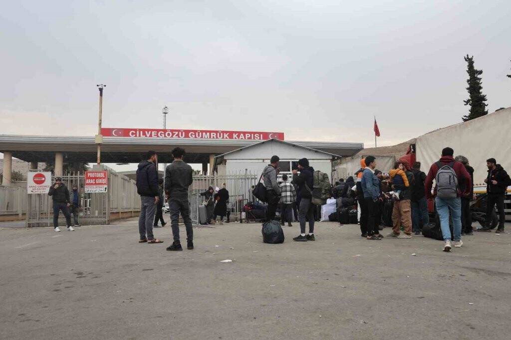 Esad rejiminin devrilmesiyle Cilvegözü Sınır Kapısına akın edildi