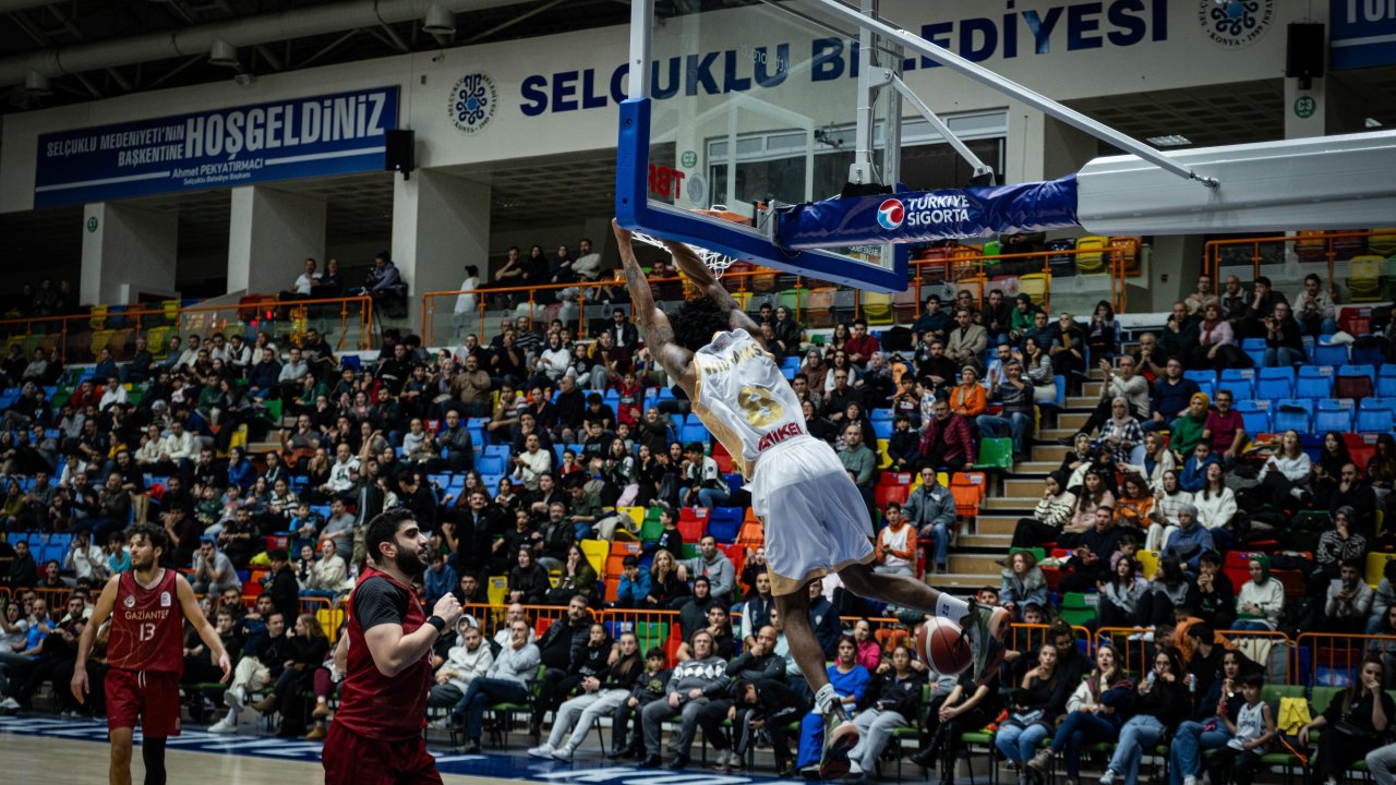 Konya Büyükşehir basketbolda farka uçtu!