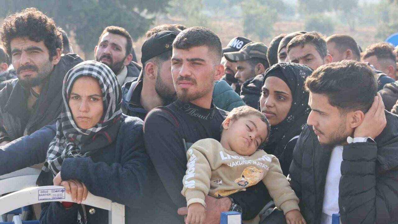 Cilvegözü Gümrük Kapısı'nda Suriye'ye dönüş yoğunluğu