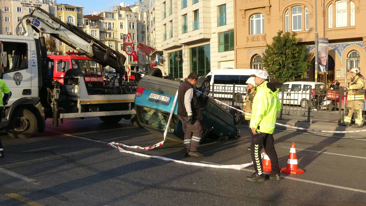 Virajı alamayan otomobil takla attı