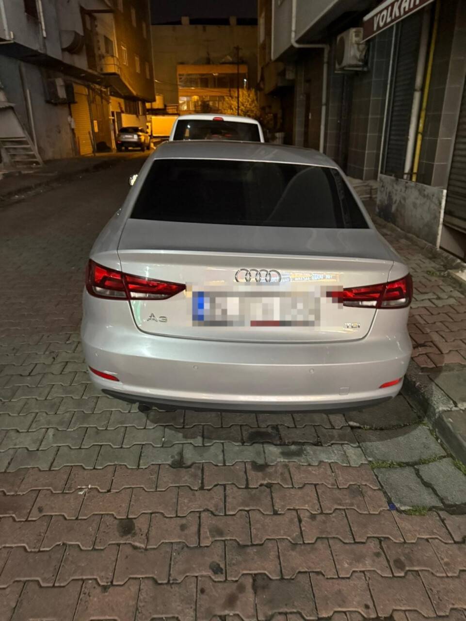 Ters yönden giderek ambulansa yol vermeyen sürücü yakalandı